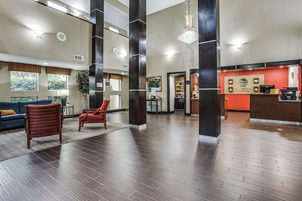 Comfort Inn & Suites Love Field-Dallas Market Center 2