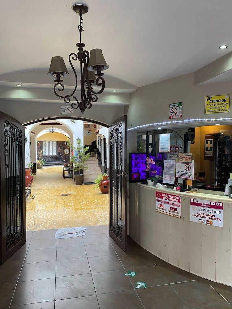 Hotel Yolanda 1