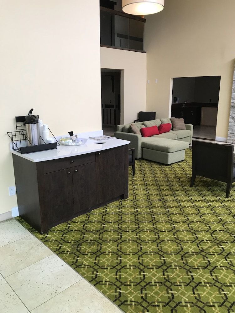 Days Inn & Suites by Wyndham Rochester Hills MI 2