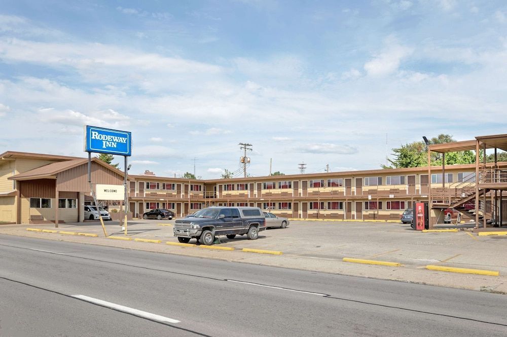 Rodeway Inn Terre Haute near University 1