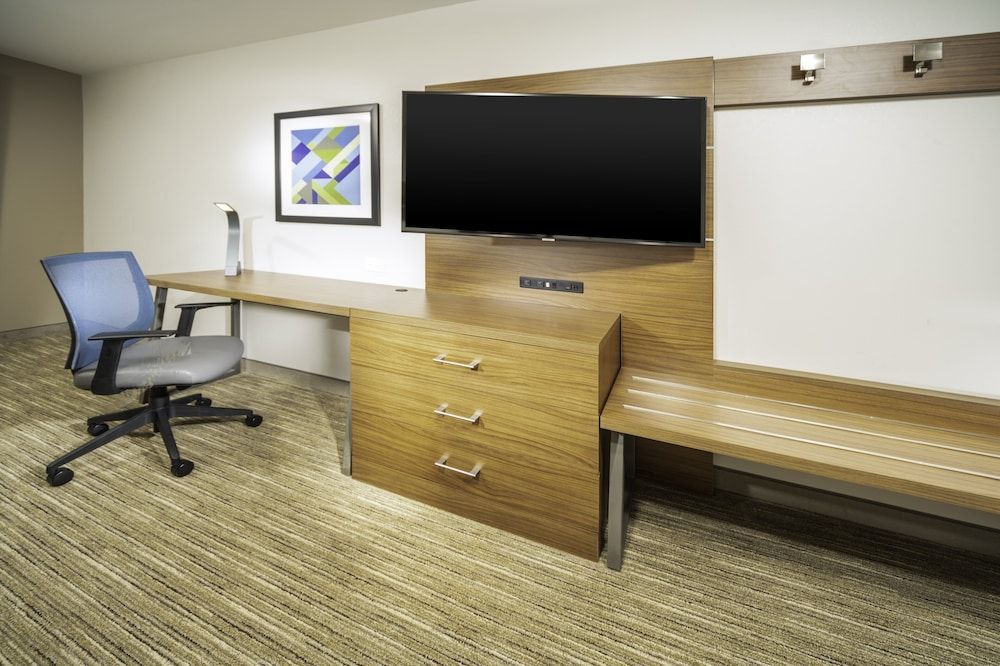 Holiday Inn Express & Suites BREVARD – CITY CENTER by IHG 2