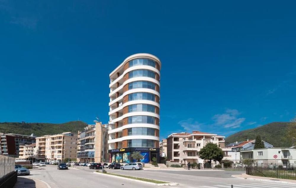 Seaside Rest Apartments 1