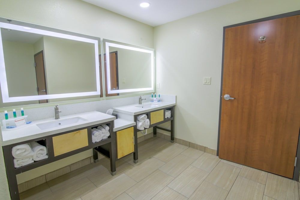 Holiday Inn Express & Suites RAYMONDVILLE by IHG 2
