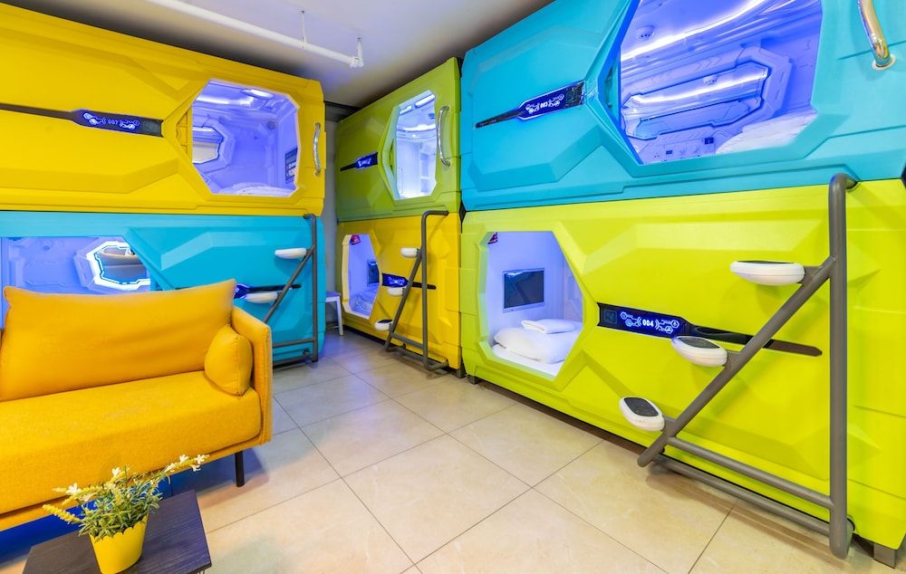 Capsule Inn 2