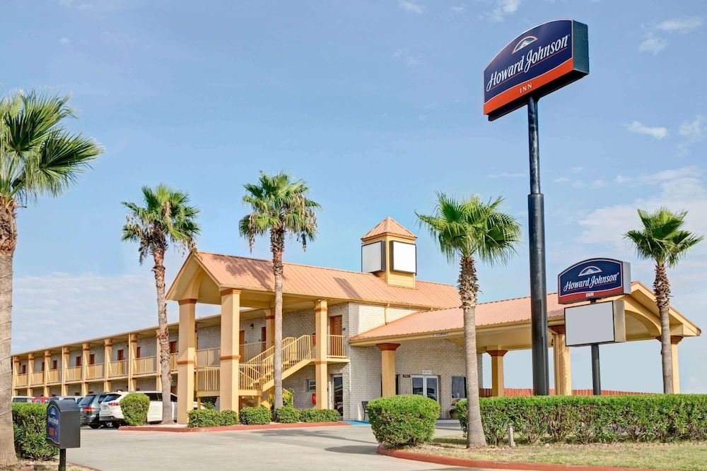 Howard Johnson by Wyndham Galveston 1