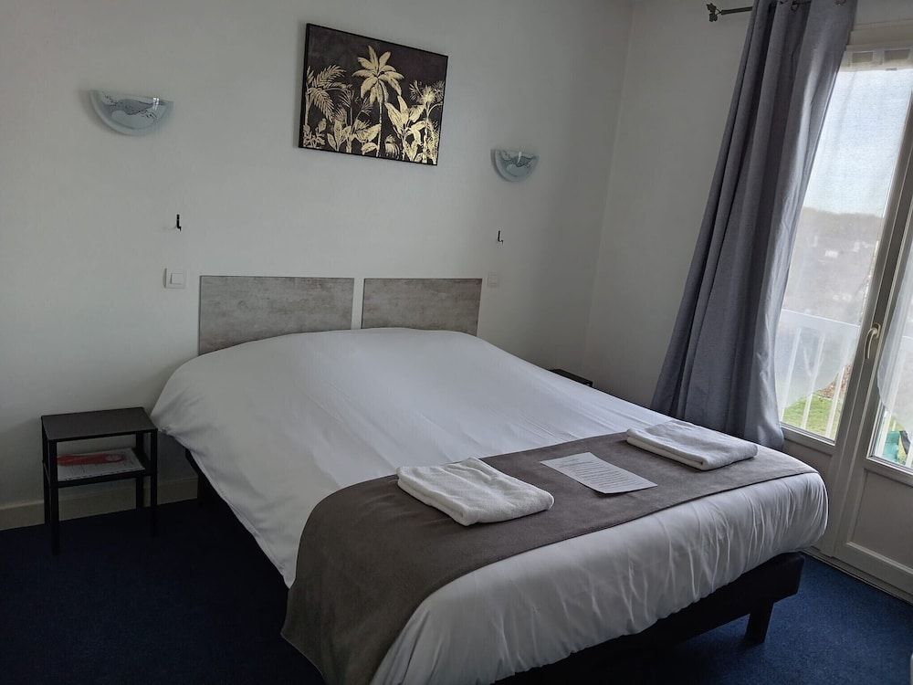 Hôtel Le Lyon Vert Commentry 1