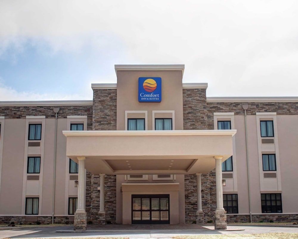 Comfort Inn & Suites Caldwell 1
