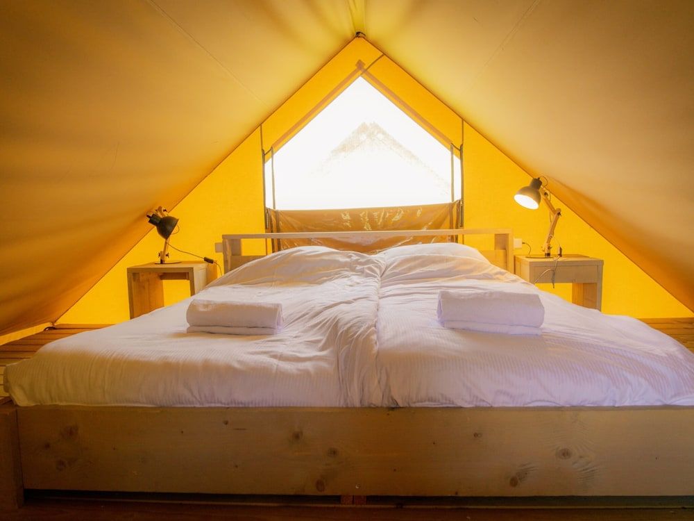 Well Furnished Tent Lodge with Terrace near Veluwe 2