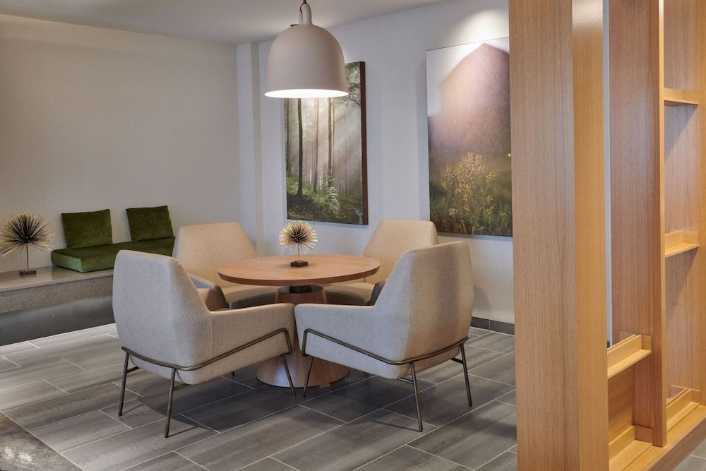 Fairfield Inn & Suites by Marriott Chicago O'Hare 2