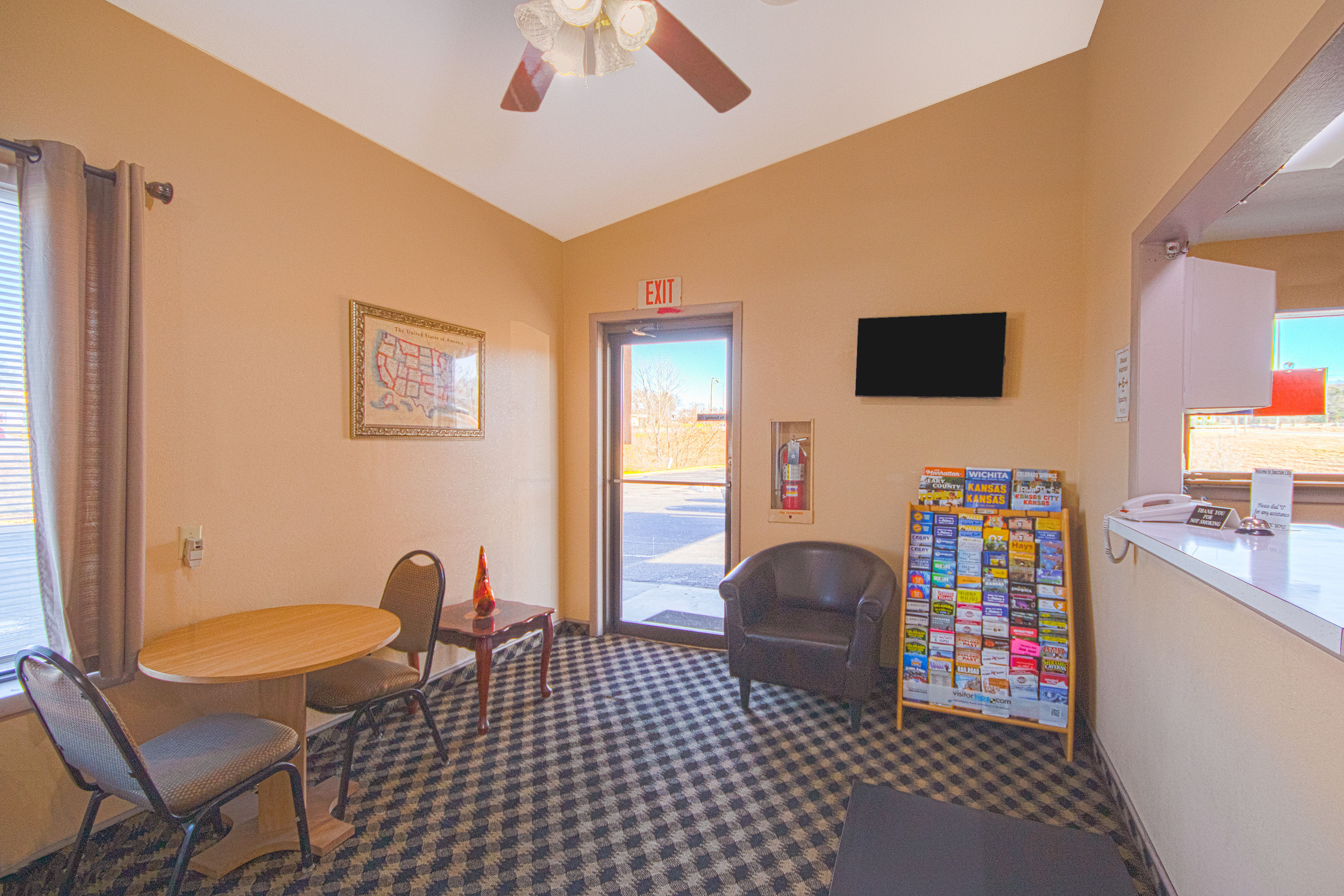 Econo Lodge Junction City I-70 Near Fort Riley 2