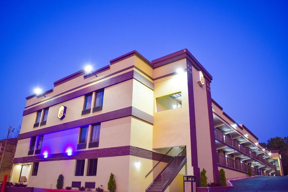 Super 8 by Wyndham Raleigh Downtown 1