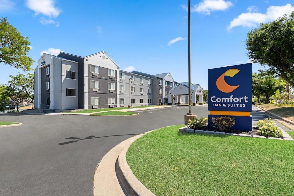 Comfort Inn & Suites Olathe - Kansas City 1