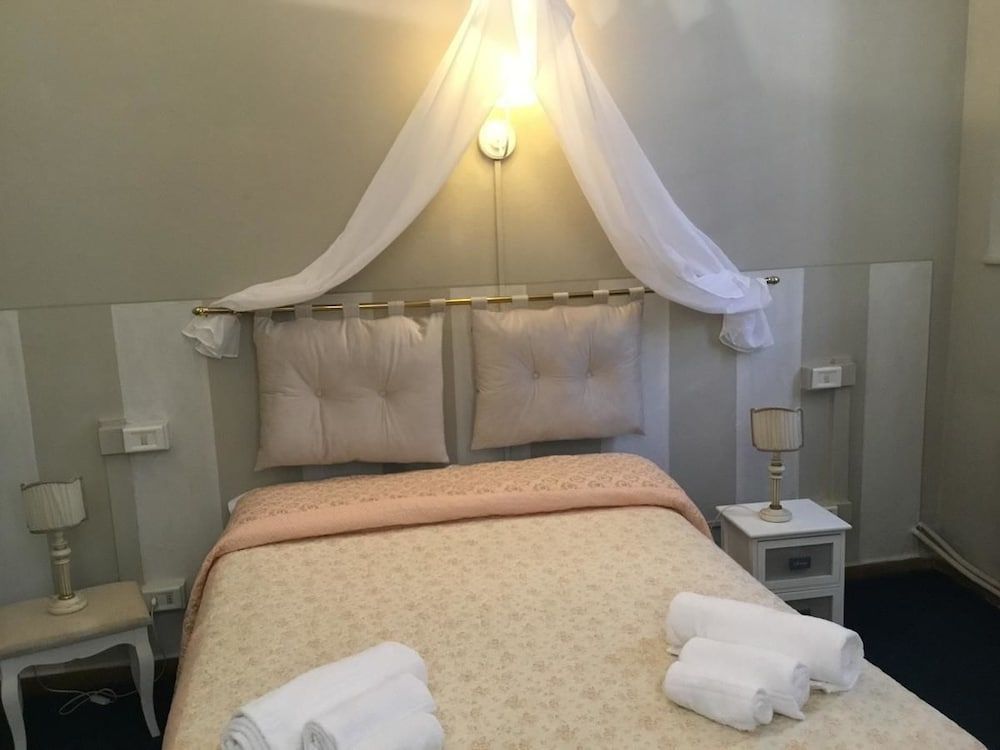 Guest House Santa Giustina Lucca Centro Storico 1