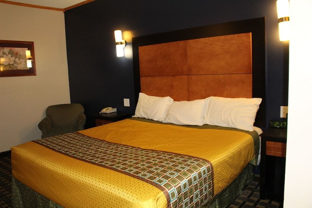 Home Gate Inn & Suites 2