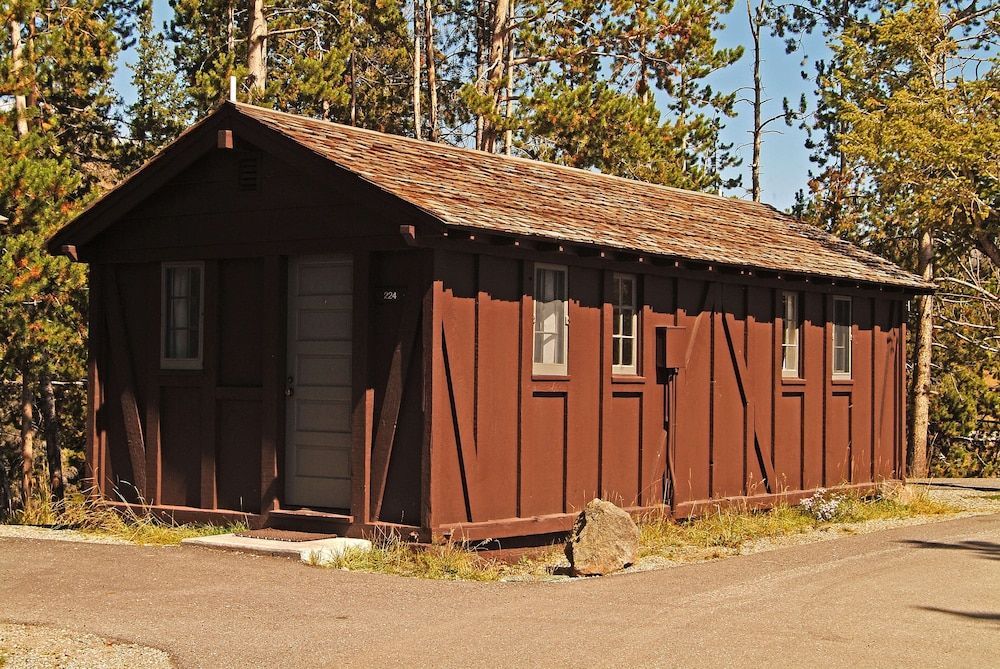 Old Faithful Lodge & Cabins - Inside the Park 1