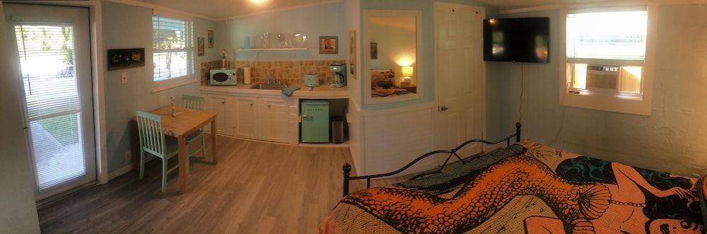 Neptune's Grotto Old Florida Adventure Retreat 2