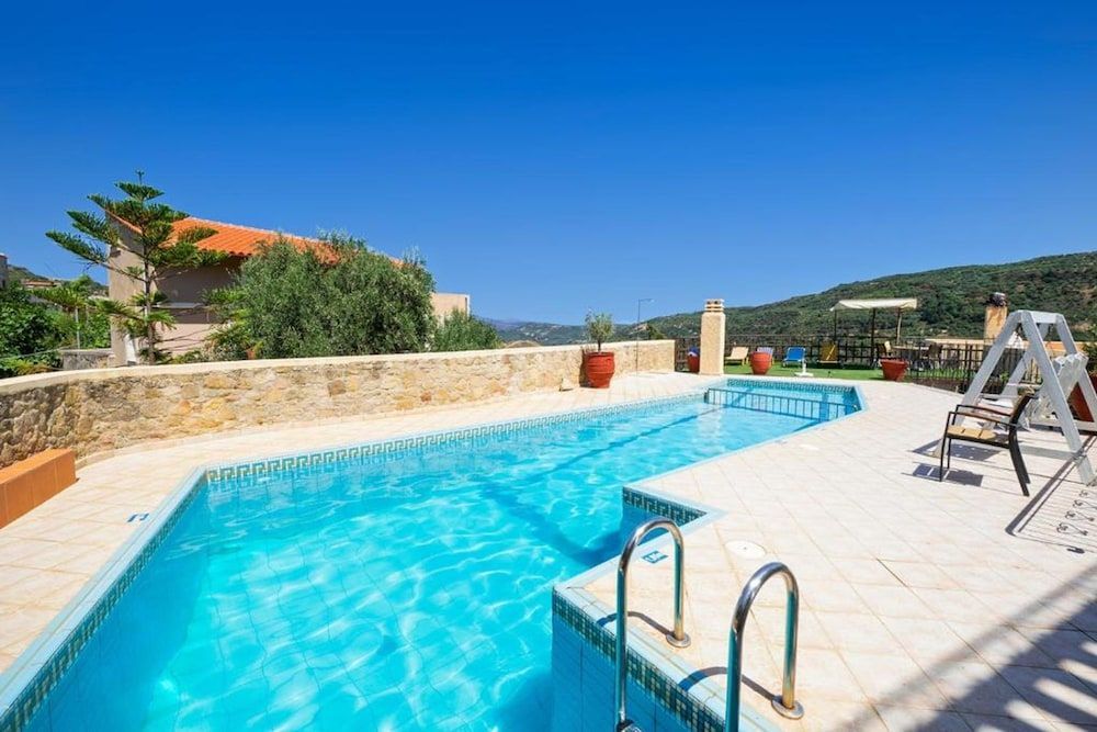 Countryside Apartment 2 With Shared Swimming Pool 1