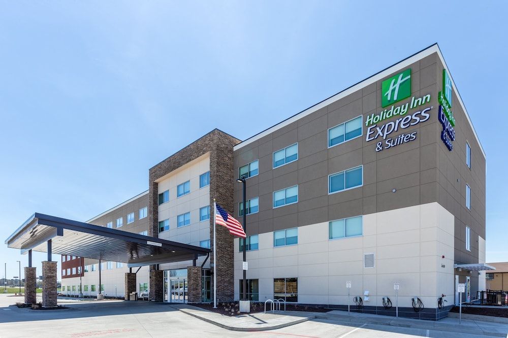 Holiday Inn Express & Suites SPRINGFIELD NORTH by IHG 1