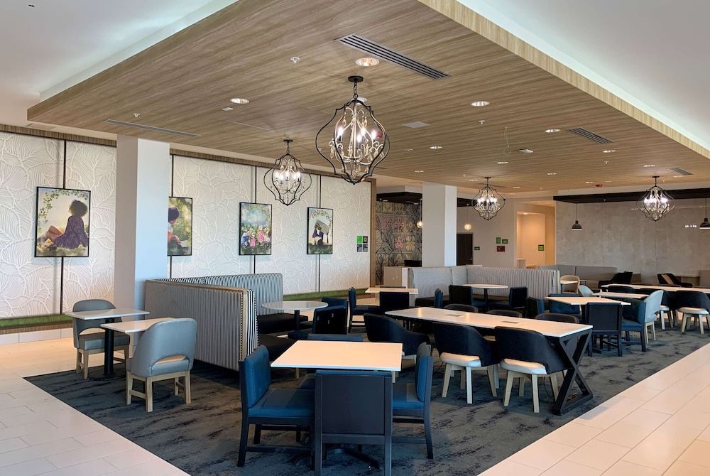 La Quinta Inn & Suites by Wyndham Maricopa Copper Sky 2