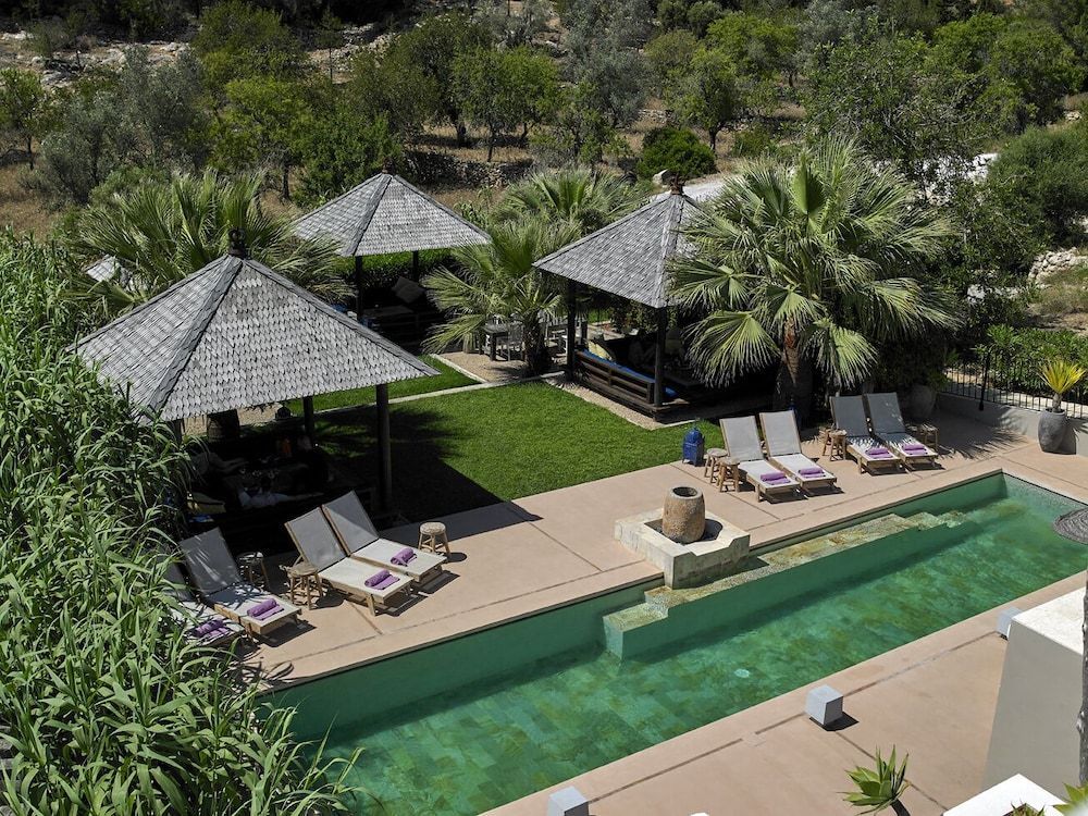 The Giri Residence 1