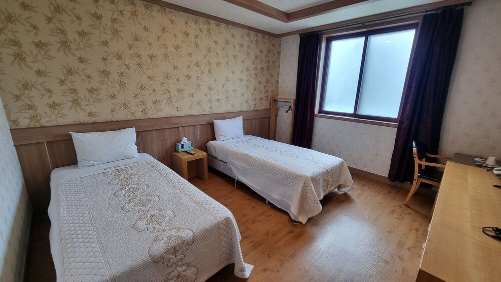 Hotel Parkwood Incheon Airport 1