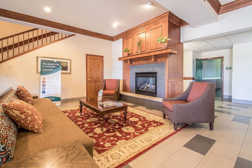 Quality Inn & Suites East Troy I-43 2
