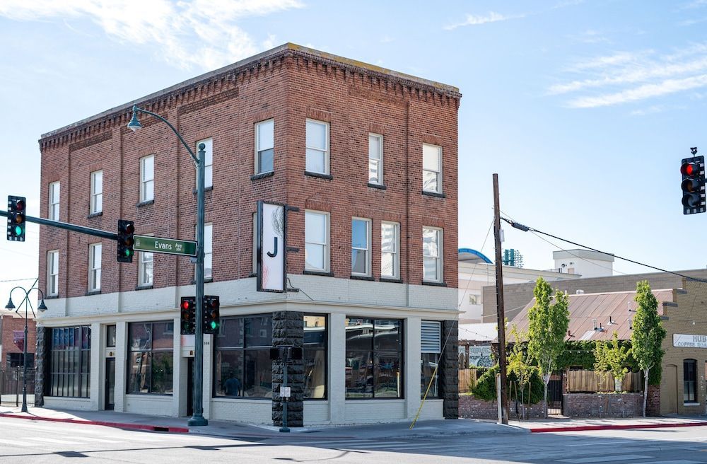 The Jesse Hotel & Bar 1