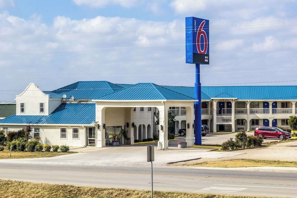 Motel 6 Seguin TX 1
