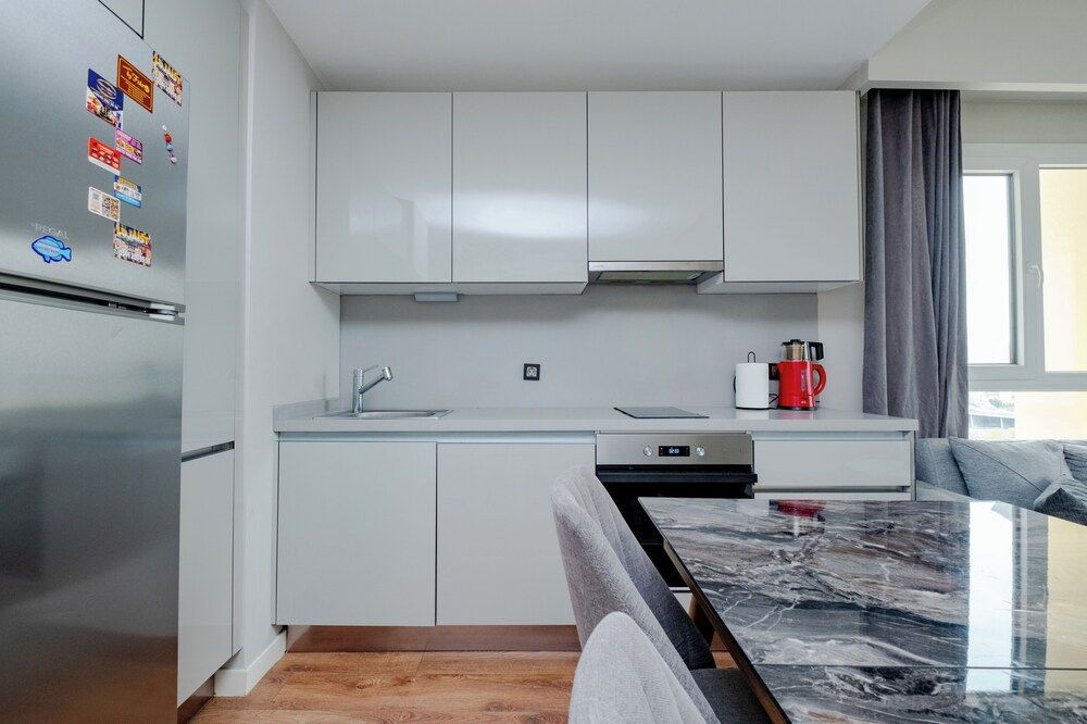 LUX RESIDENCE 2 ROOMS 1 SALOON 1
