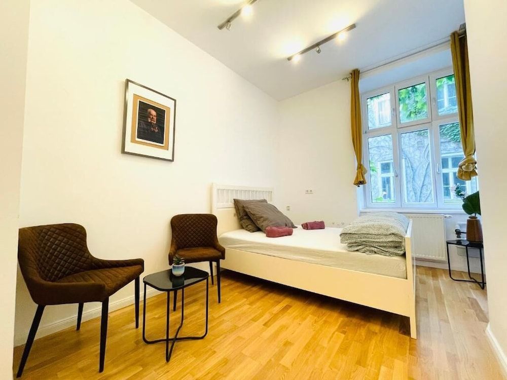 Direct City Center Rooms-Josefs Rooms 2