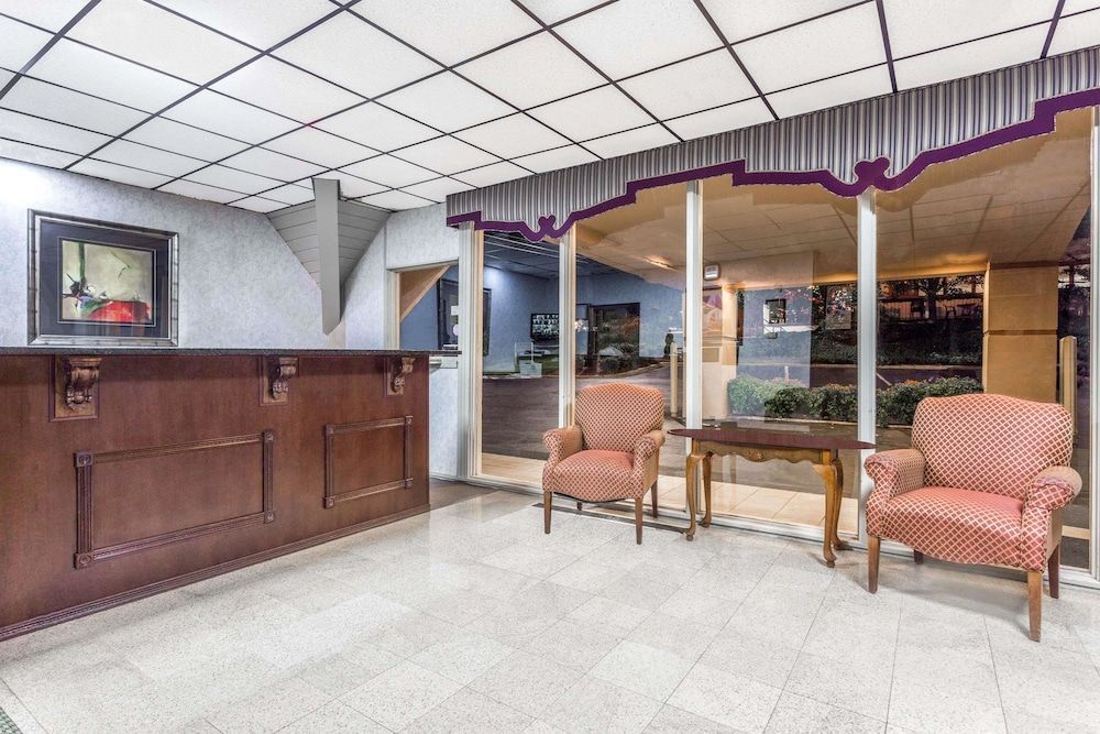 Howard Johnson by Wyndham Athens 2