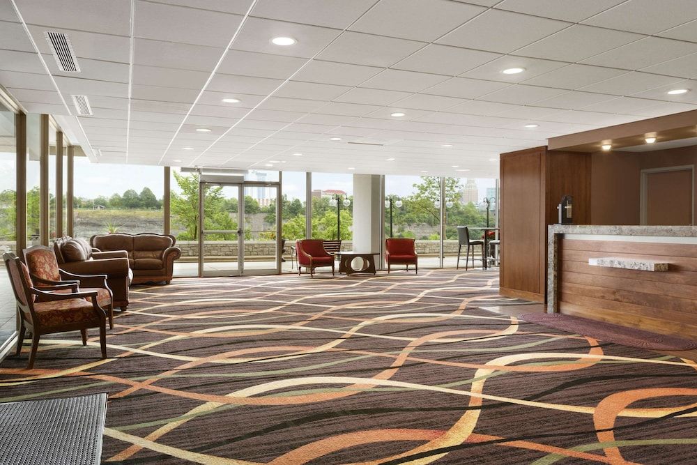 Travelodge by Wyndham Niagara Falls Fallsview 2