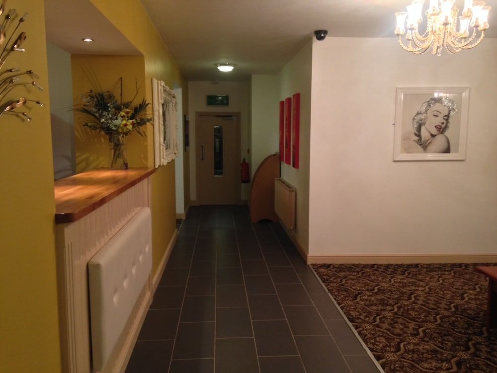 Strawberry Bank Hotel, NEC 2