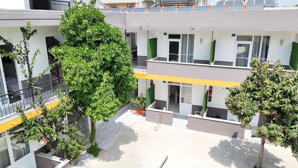 Apart Hotel & Side 1