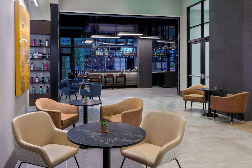 Courtyard by Marriott Atlanta Midtown 2