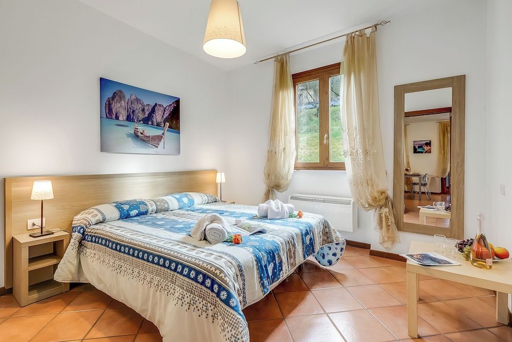 Residence La Perla with Shared Pool 2
