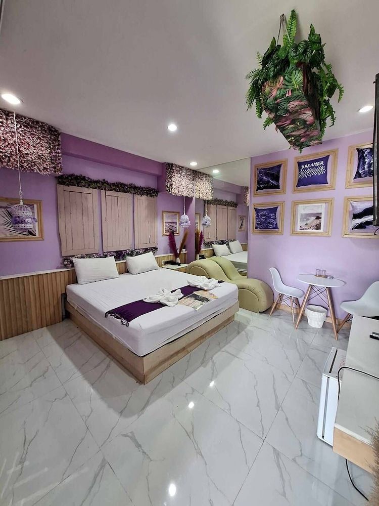 Lux Inn 1