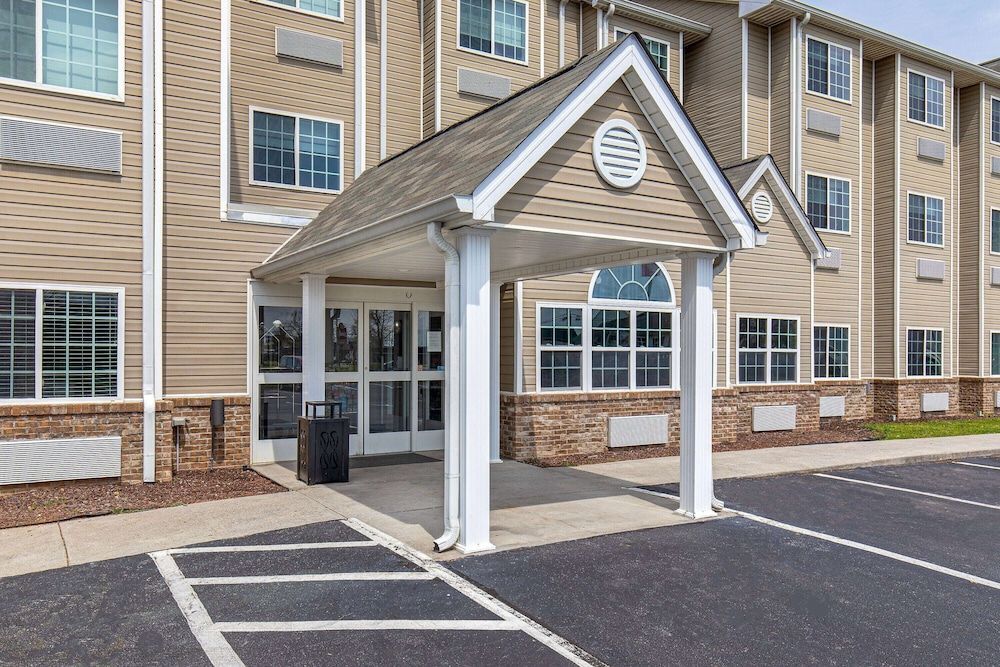 Microtel Inn & Suites by Wyndham Manchester 1