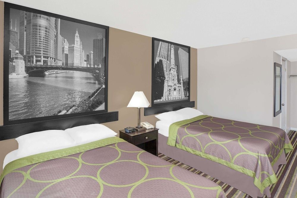 Super 8 by Wyndham Morton Grove/Chicago 2