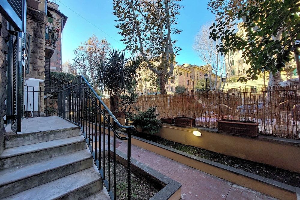 YCH-Brand new Vatican flat with terrace 1