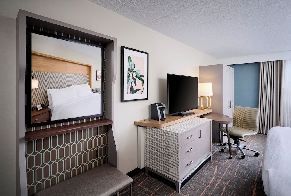 Holiday Inn BURLINGTON CONFERENCE CENTRE by IHG 2