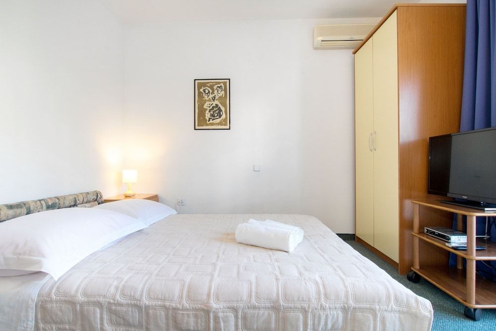 Beach Guesthouse Mediteran 2