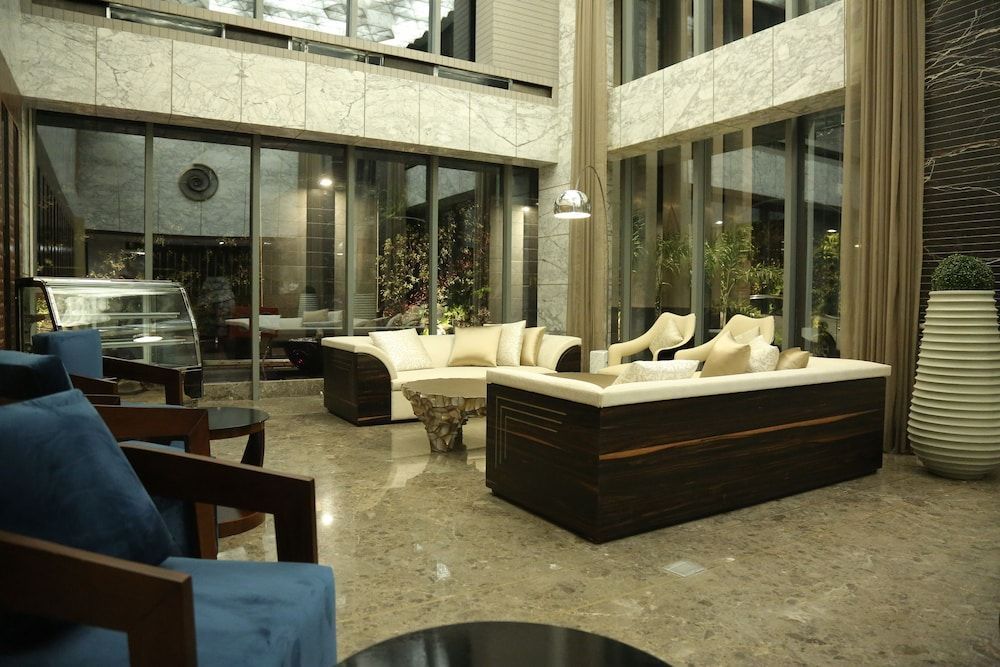 Radisson Lucknow City Center 2