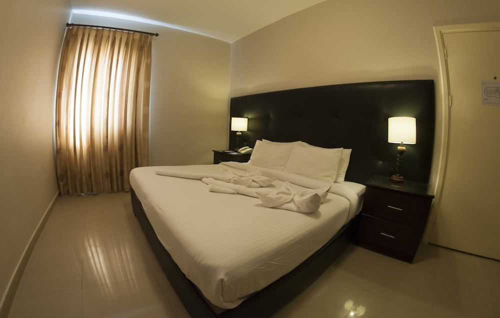 La Maison Hotel 1
