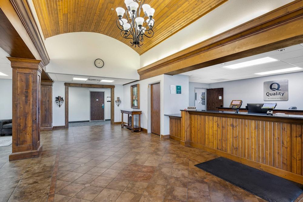 Quality Inn & Suites Monterey I-40 2