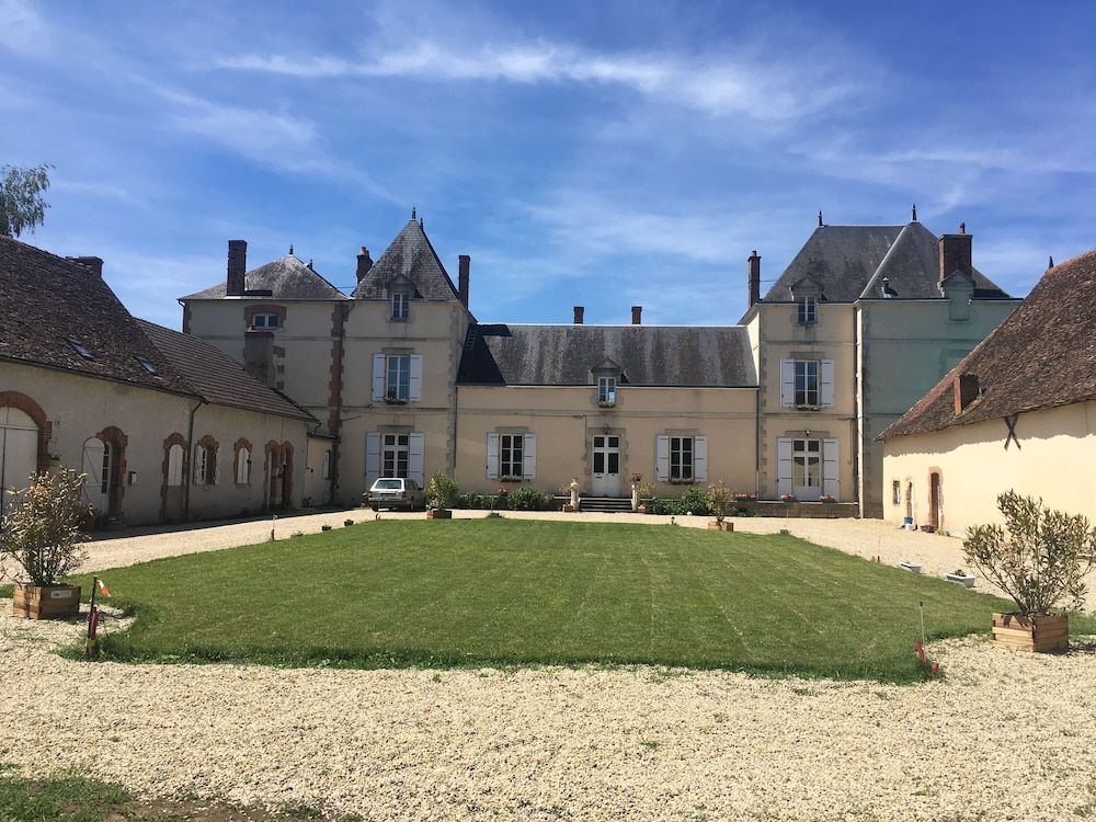 CHATEAU DE CHAVANNES 1