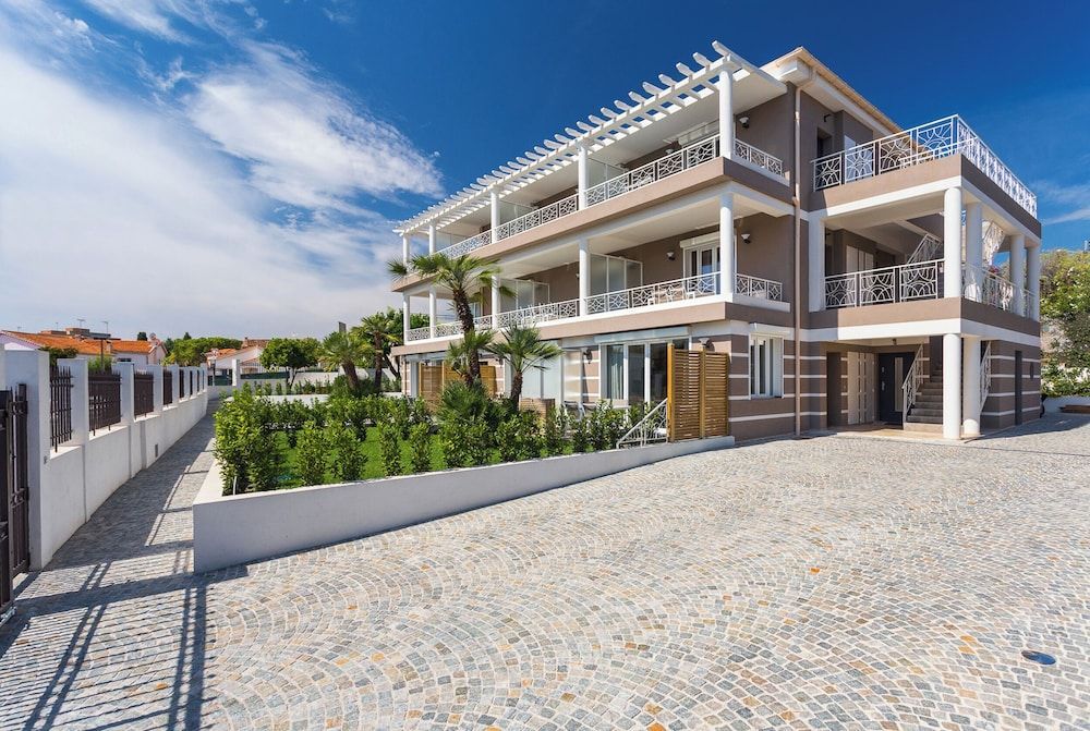 Villa Velvet 1