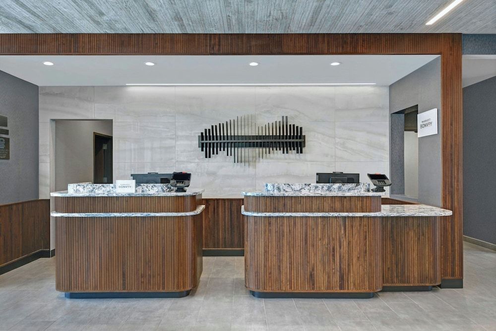 Courtyard by Marriott Hamilton 2