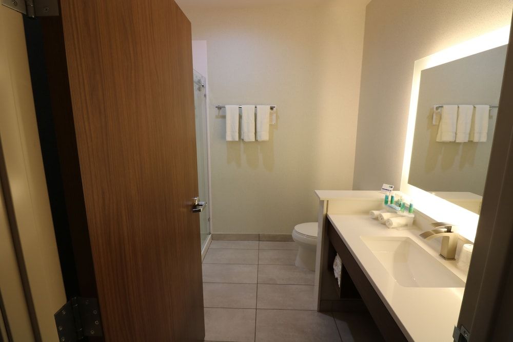 Holiday Inn Express & Suites COFFEYVILLE by IHG 2