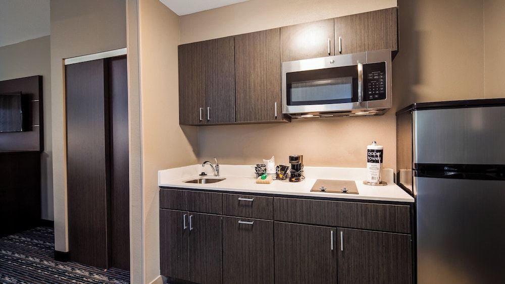 Holiday Inn Express And Suites Pasadena Houston Southeast by IHG 1